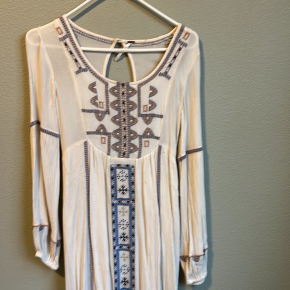 Free people bohemian dress, cream w blue & tan details, peekaboo back,long flow - Picture 3 of 6